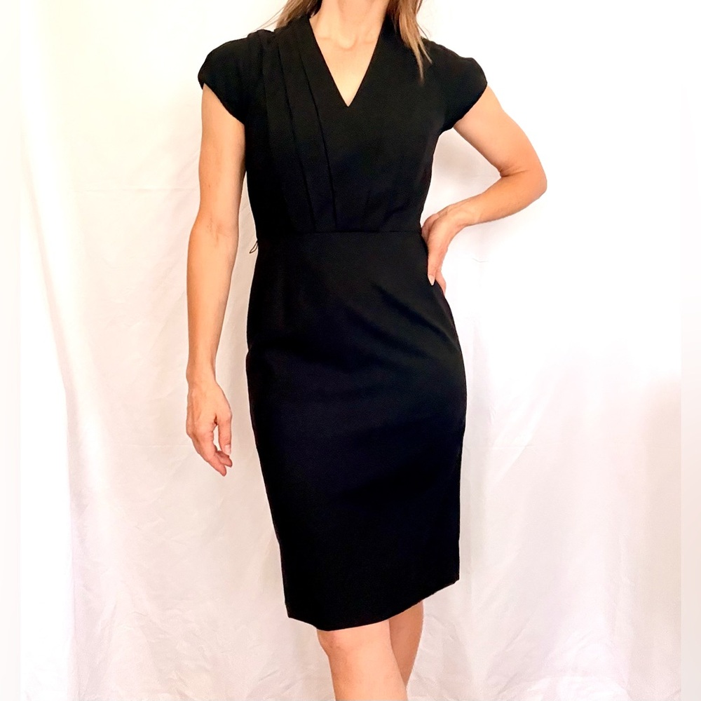 Banana Republic Black Wool Sheath Dress Pleated V-Neck Cap Sleeve Stretch